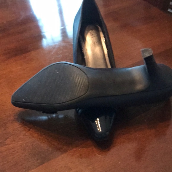 50%off! Two days! Fashionable Kelly & Katie navy pump. Size 9.5 - Picture 3 of 3
